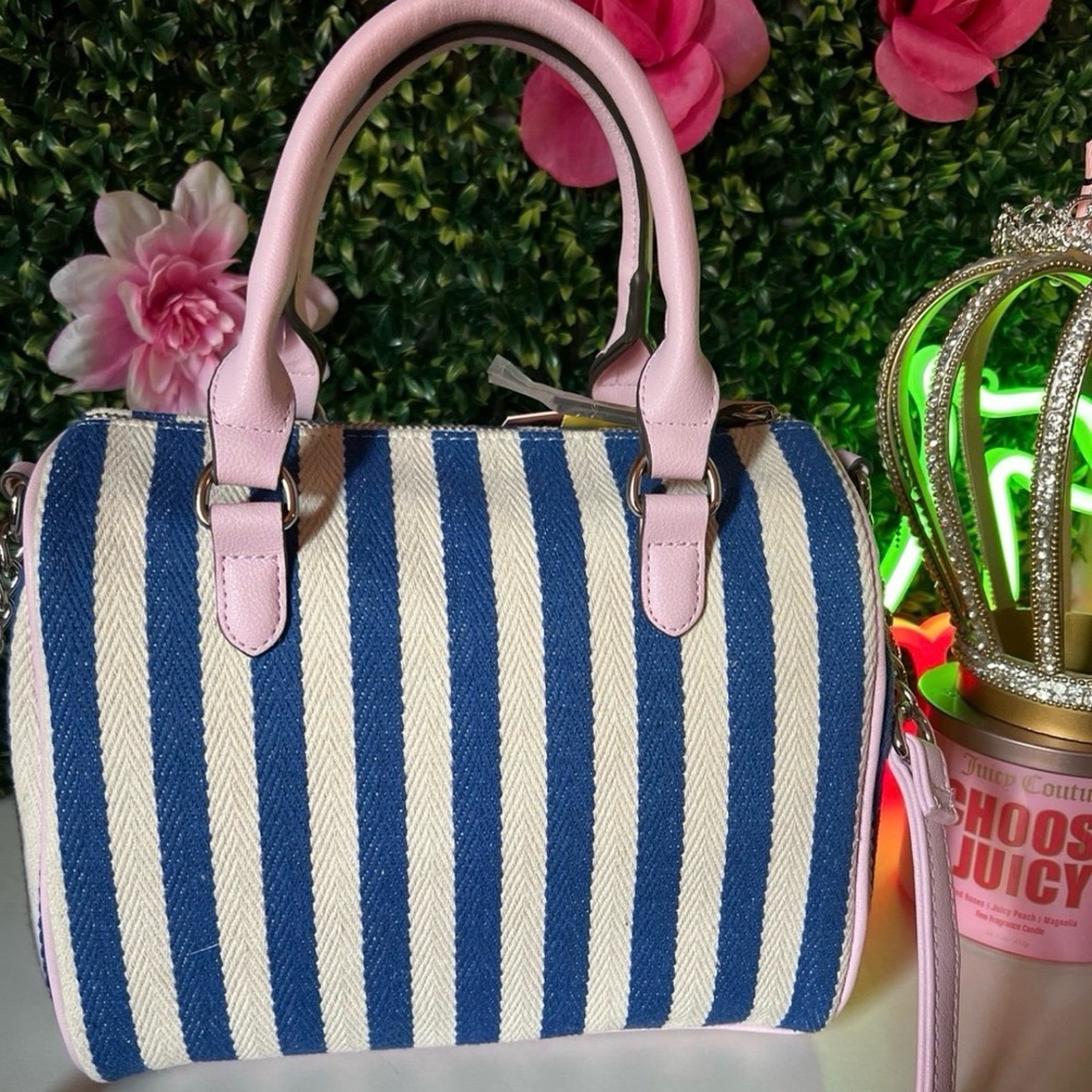 🩷🍒Juicy couture free to be juicy speedy satchel - Picture 4 of 7